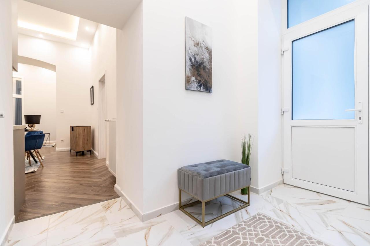 Assea Elegant Apartment With 2 Bedroom In Downtown Budapest Luaran gambar